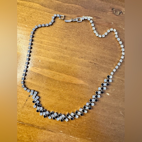 💥t for 25💥Occasion white & black rhinestone necklace Y2K glam statement fashion. - Picture 2 of 7